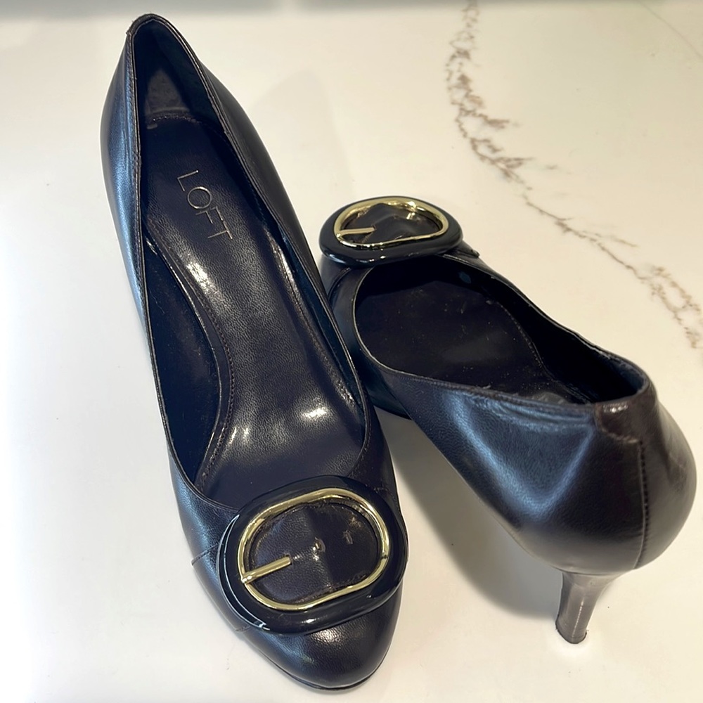 ANN TAYLOR LOFT LEATHER PUMPS